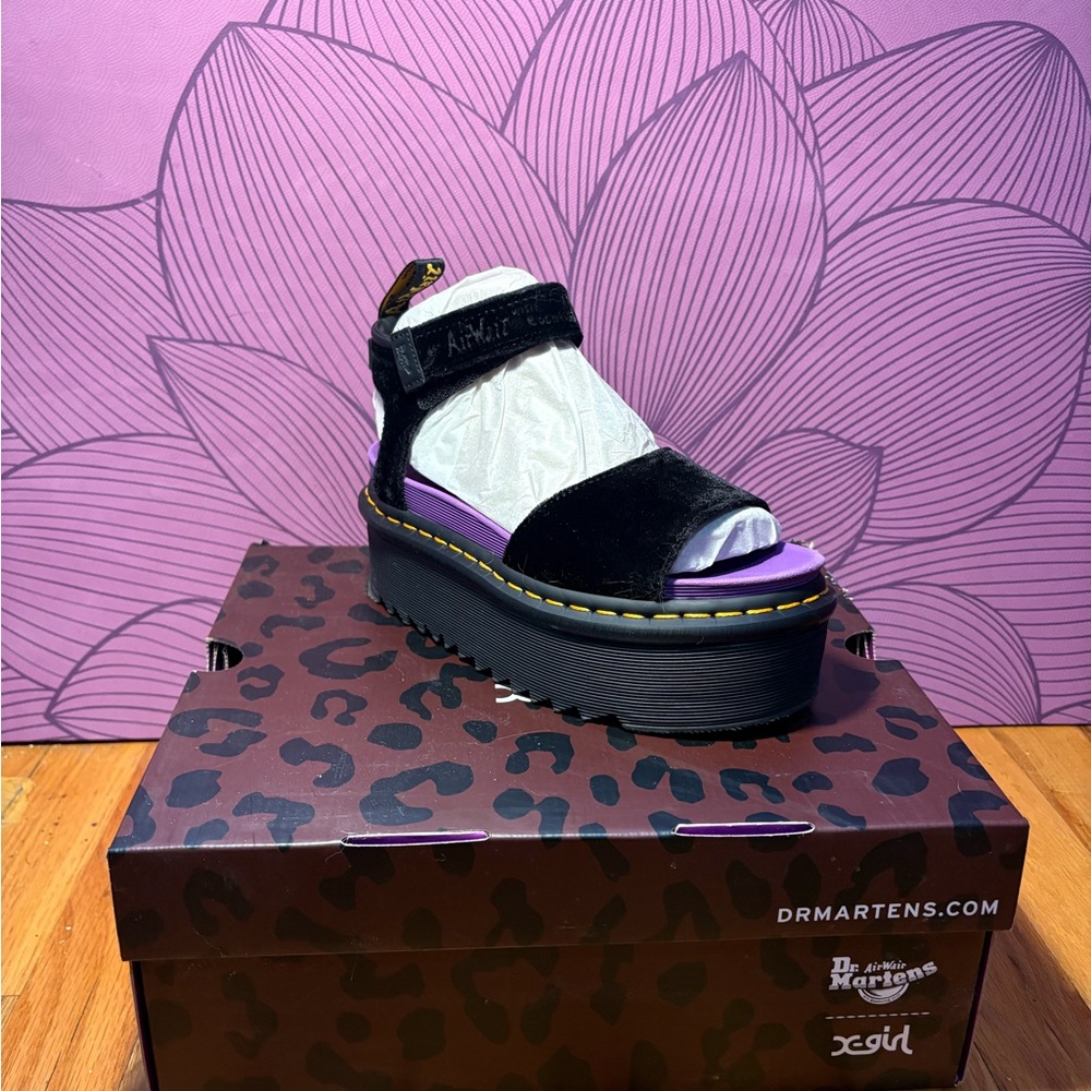 DR MARTENS STRAP X-GIRL SANDAL PLATFORM.